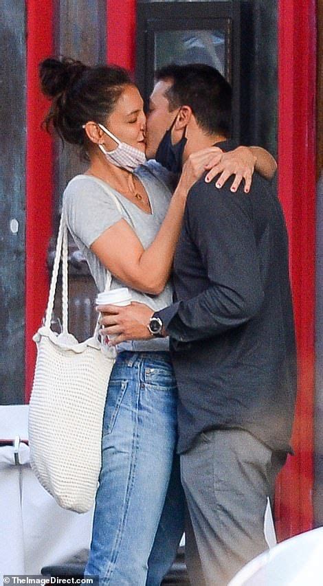 is katie holmes dating again